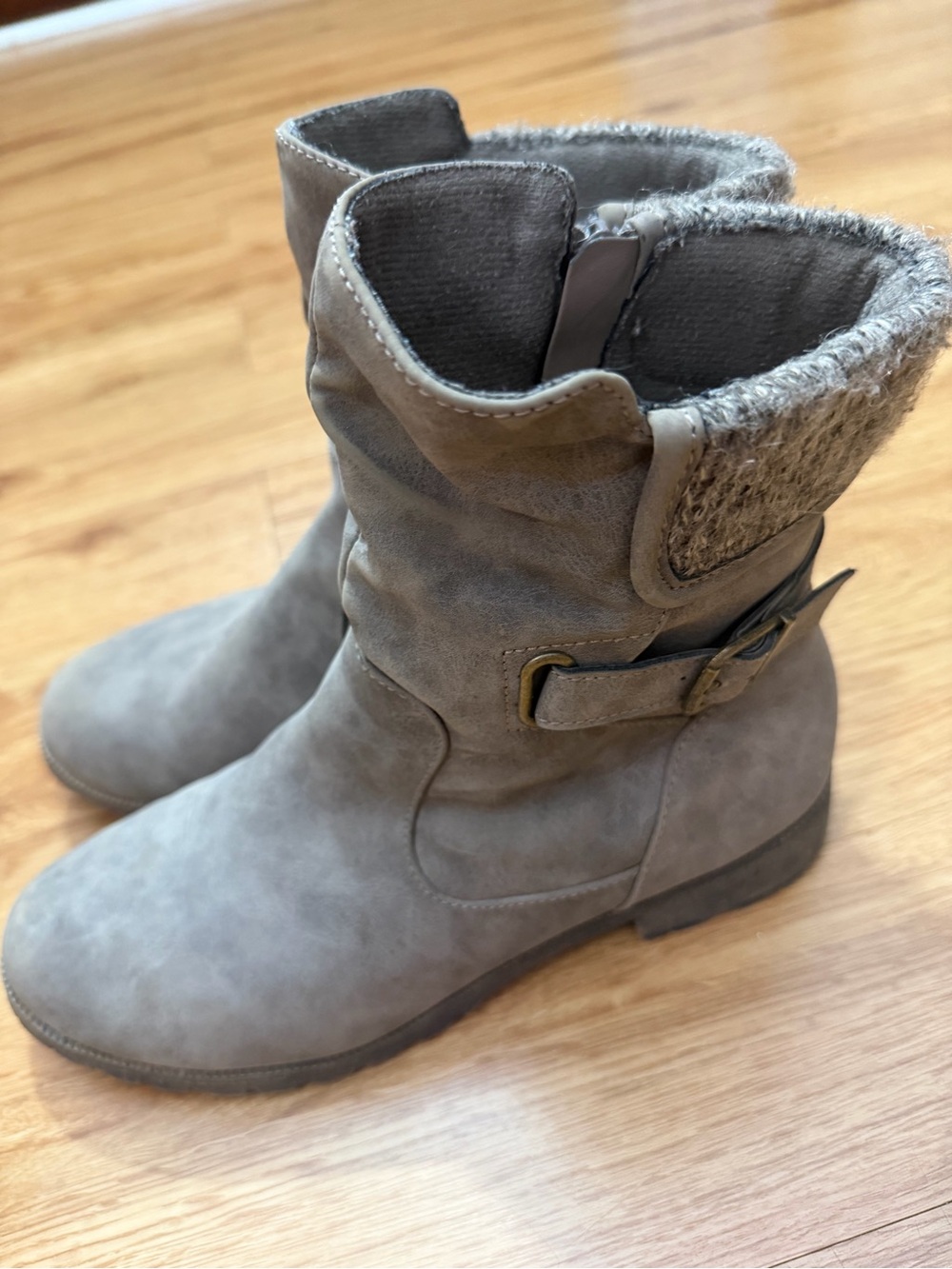Women’s boots Size 8